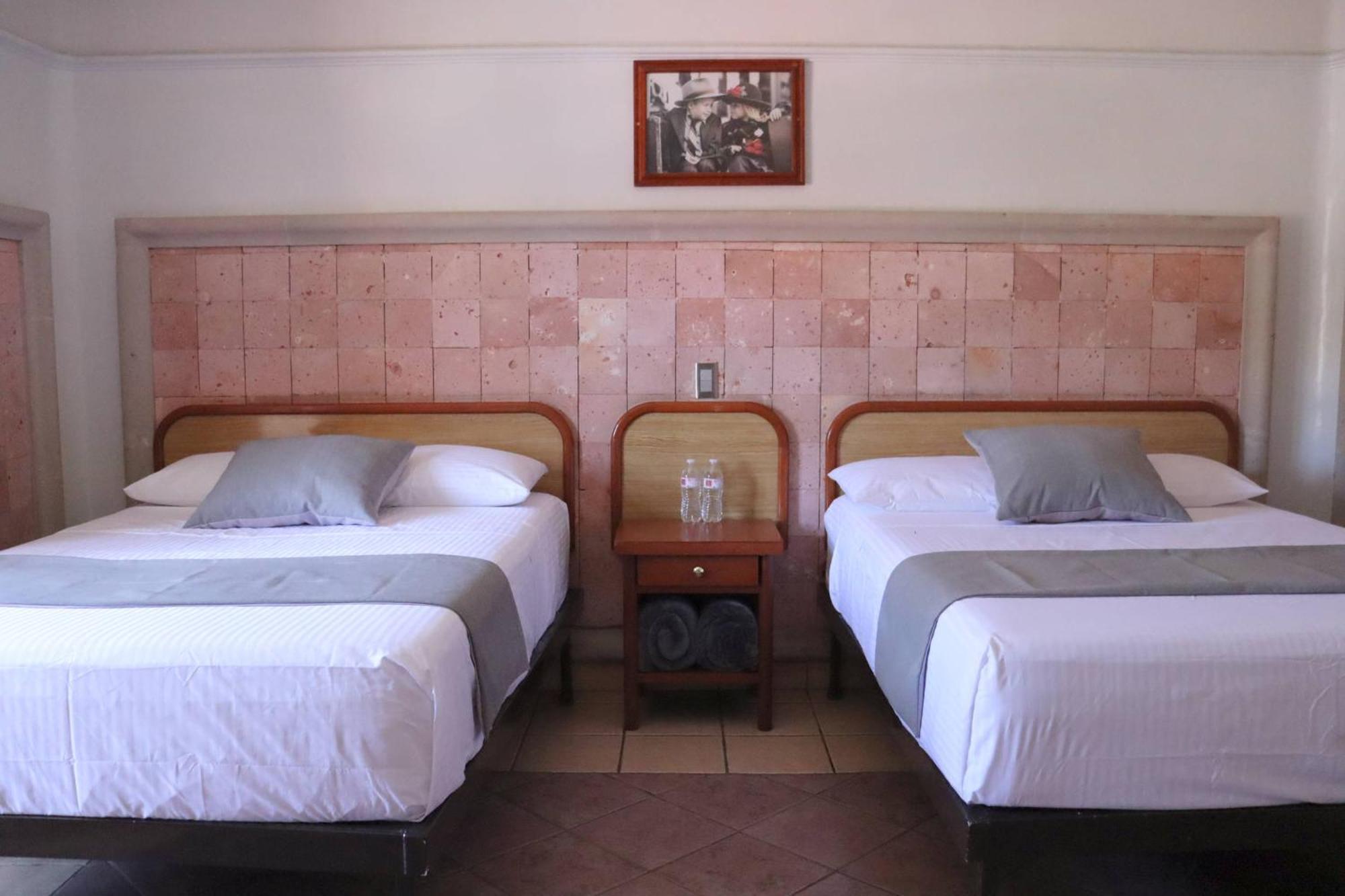Hotel Riviera Сан Хуан де лос Лагос Екстериор снимка