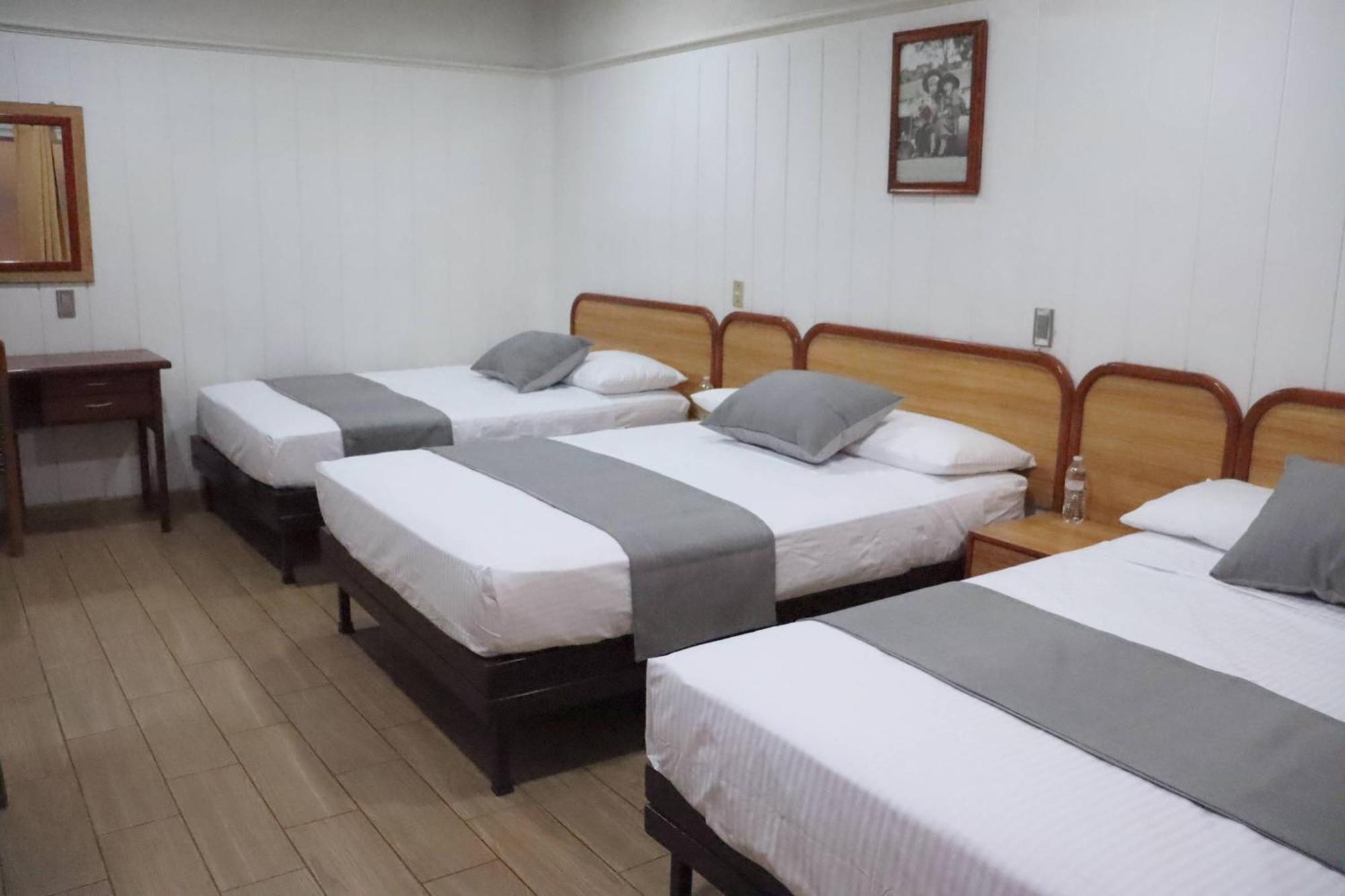 Hotel Riviera Сан Хуан де лос Лагос Екстериор снимка