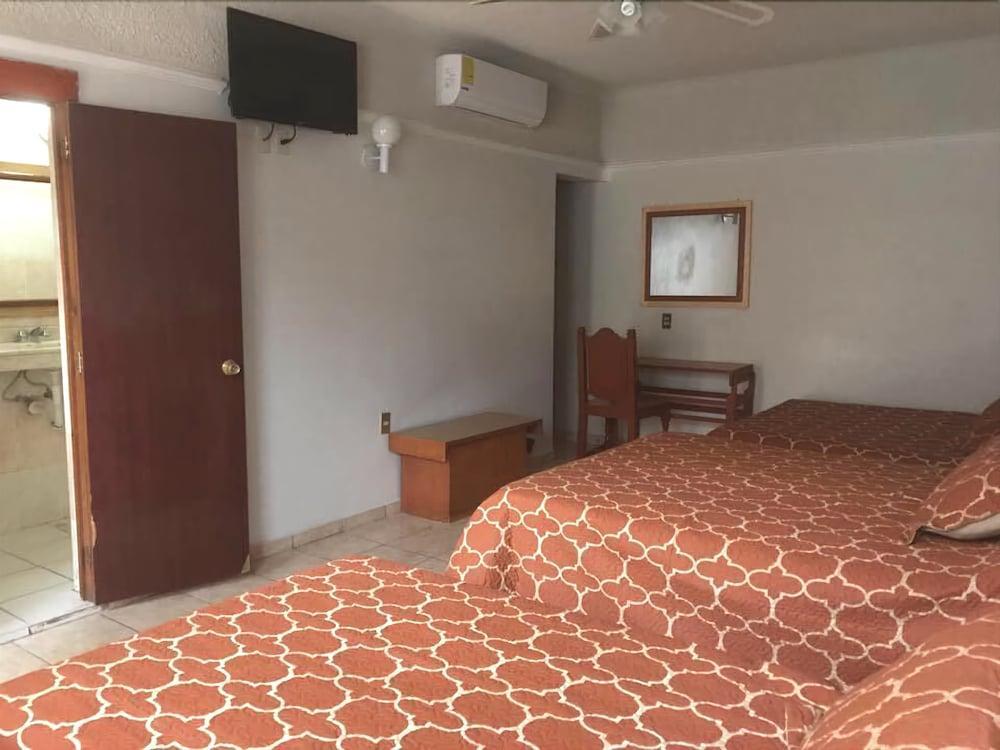 Hotel Riviera Сан Хуан де лос Лагос Екстериор снимка